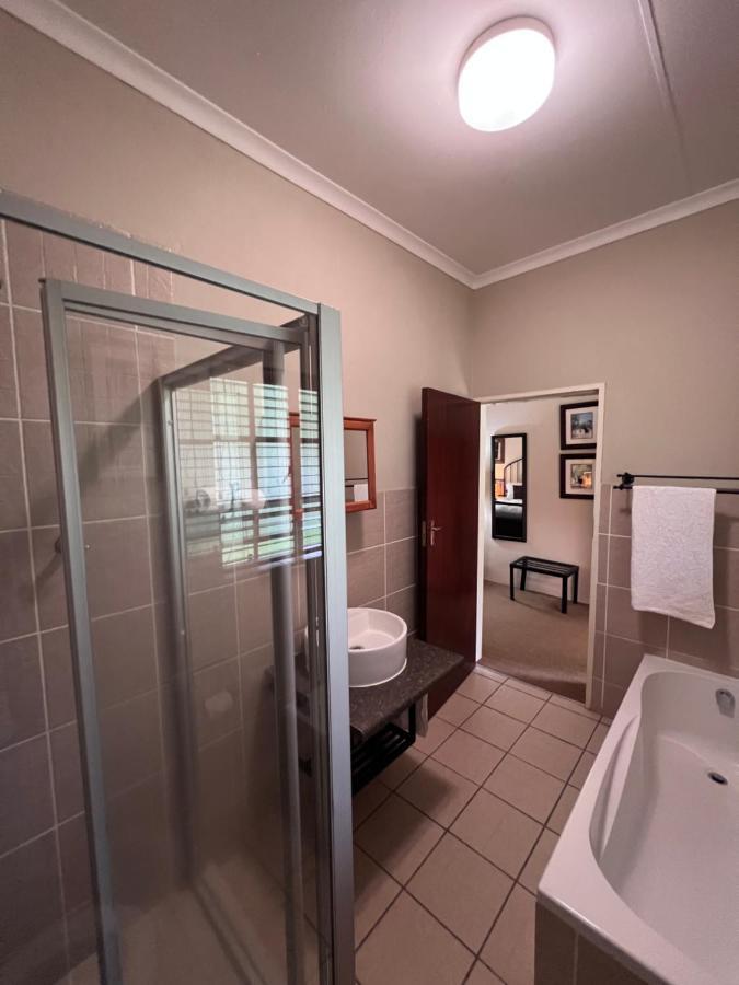 Big Tree Midrand Hotel Buitenkant foto