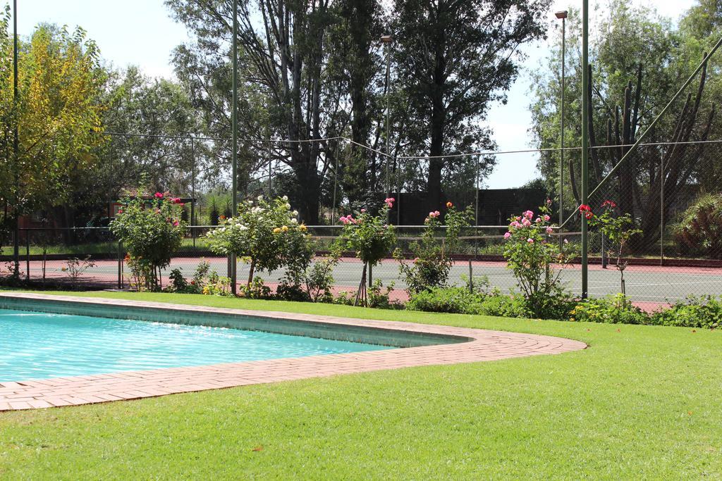 Big Tree Midrand Hotel Buitenkant foto